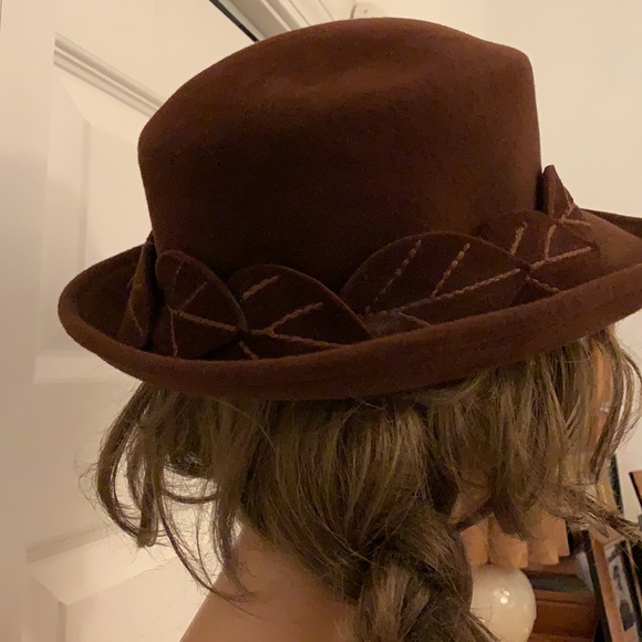 NWOT brown velour hat - Picture 3 of 6